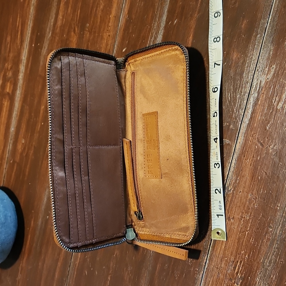 NEW Free People Vegan Wallet/Wristlet - Picture 3 of 5